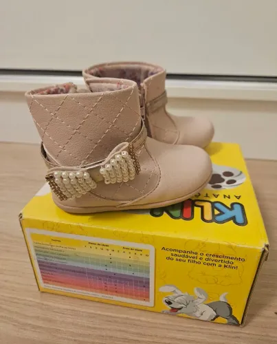 Botinha infantil tamanho 18