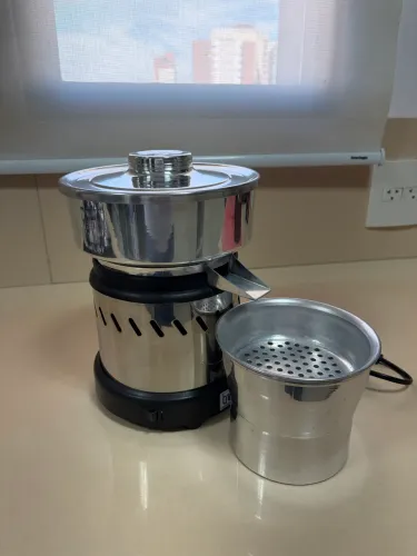 Espremedor de Frutas Industrial Tron Master Bivolt