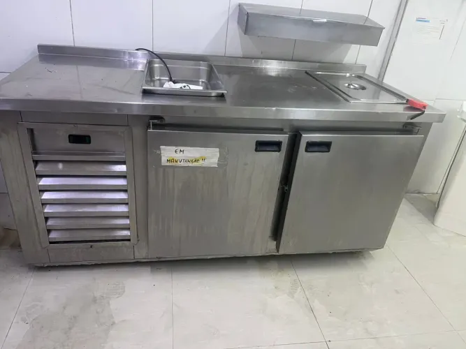 Bancada de inox refrigerada