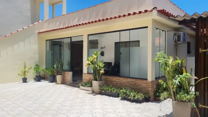 Casa + apartamento, recém-reformada, 3 quartos, porcelanato. Ilha Parque
