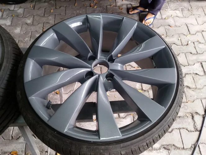 Aro 18 com pneus novos tala 7 185/35