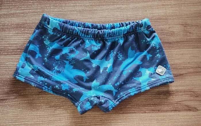 sunga infantil boxer azul com estampa de tubarões praia piscina 