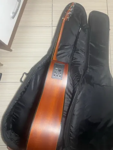 ? Violão aço para canhoto strinberg ?