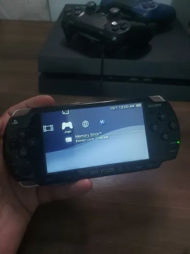 PSP 2000 - 512GB - DESBLOQUEADO