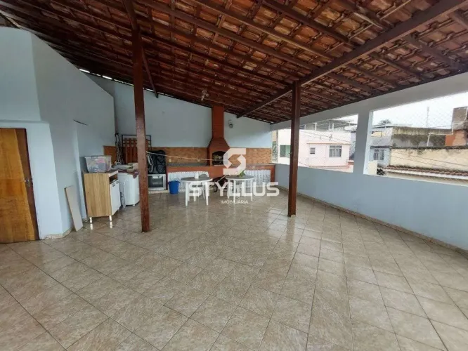 Casa Triplex Espaçosa com Suíte e Terraço em Piedade! PA01X