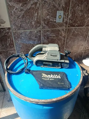 Lixadeira de cinta MAKITA profissional 