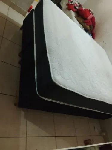 Cama box queem seminova duas bases e o colchão