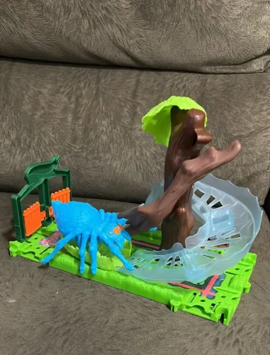 Pista Hot Wheels City Ataque Da Aranha No Parque
