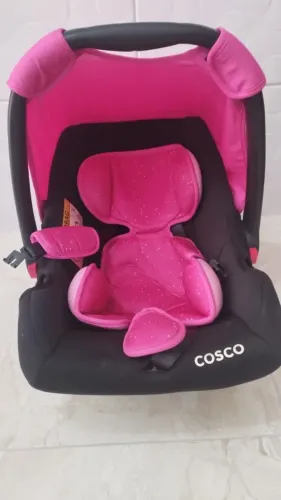 Carrinho de bebê e cadeirinha