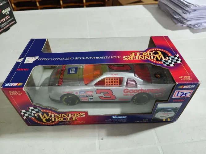 Lindo carro anos 90 Nascar 1/24 Dale Sr