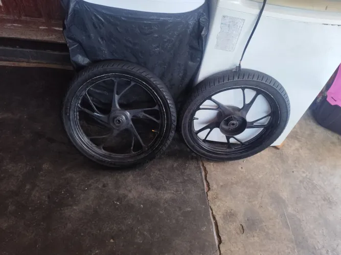 Rodas + suspensão com mesa inferior e superior 