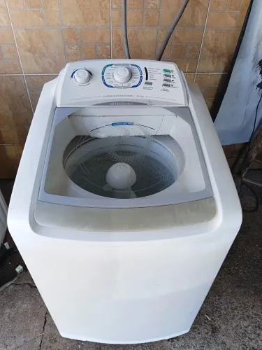 Máquina Electrolux 10kg entrego