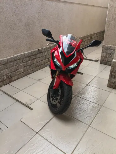 VENDO CBR650R MOTO ZERADA