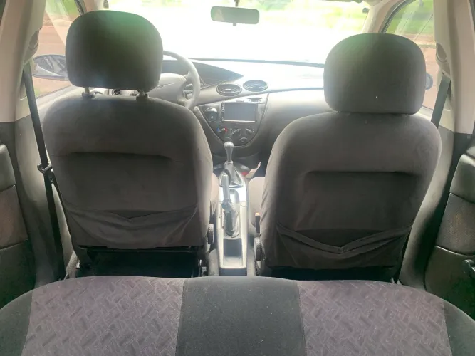 Ford Focus 1.8 16V 5P 2003