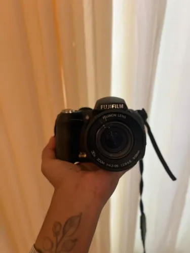 Câmera Fujifilm FinePix HS10 ? Zoom Óptico 30x