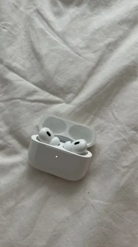 AirPods 4 com Cancelamento Ativo de Ruído (ANC)