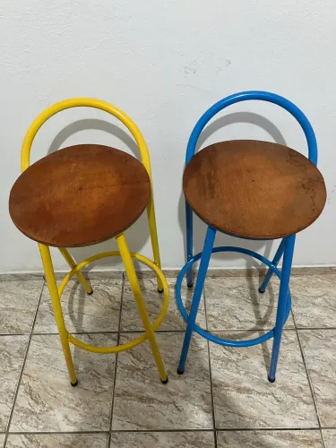 Banquetas de Metal e Madeira