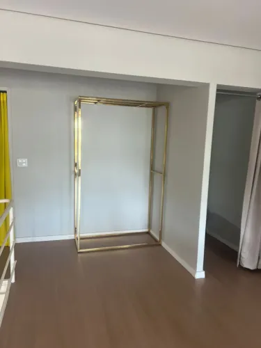 Araras de loja cromo gold dourada 
