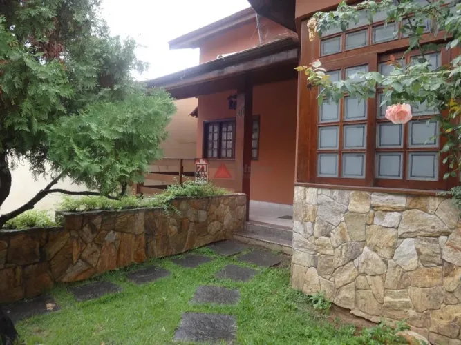 Casa Sobrado Padrão em Pindamonhangaba