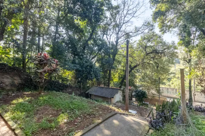 Terreno residencial para venda em Cidade D'Abril, 680m²