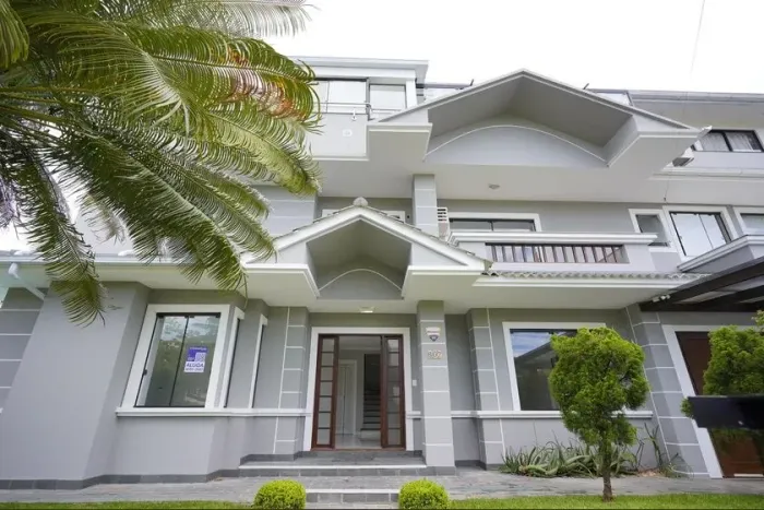 Casa com 3 suítes em Jurerê Internacional com piscina 