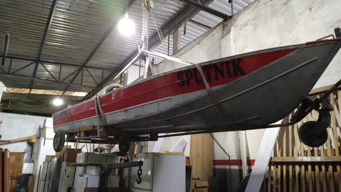 Barco com 5 metros de alumínio de borda e motor 20hp baixa
