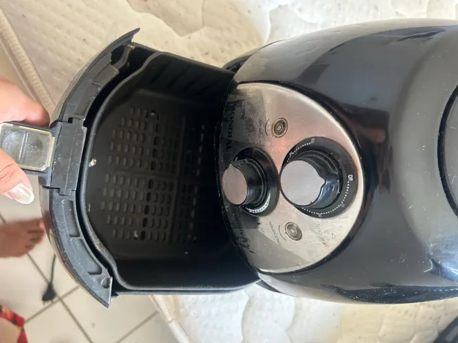 Airfryer (funciona, mas está quebrada)
