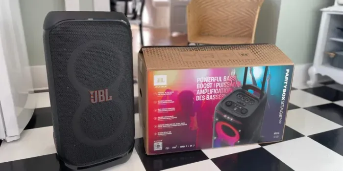 Partybox 320 Stage lacrada com garantia da JBL.