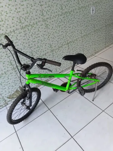 Bicicleta BMX Cairu Flash Boy Aro 20 - R$ 400
