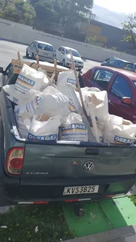 Retira entulhos em sacos