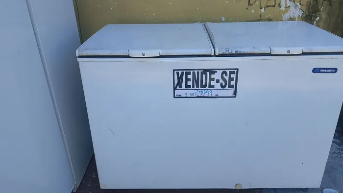 Vendo-se freezer metal frio R$:1.200,00