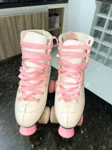 PATINS SEMI NOVO EM PERFEITO ESTADO MARCA PROFISSIONAL