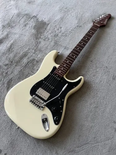 Guitarra Studebaker Sky Hawk HSS Vintage White