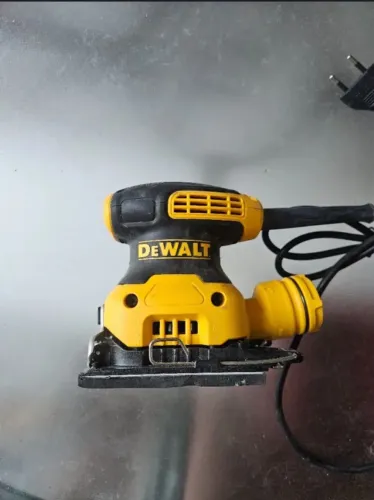 lixadeira quadrada orbital dewalt