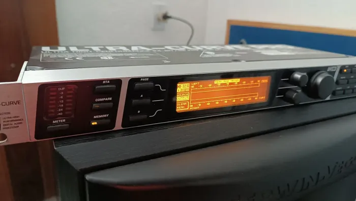 Equalizador Behringer ultracurve pro