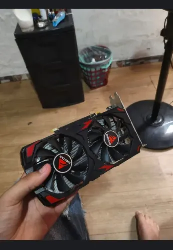 Placa de Vídeo AMD Radeon RX 580 8GB GDDR5 - R$ 700
