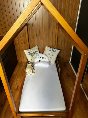 Cama montessoriana para bebê e criança
