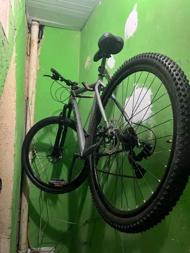 Vendo uma bike aro 29 em alumínio 5 dias de uso, valor 750