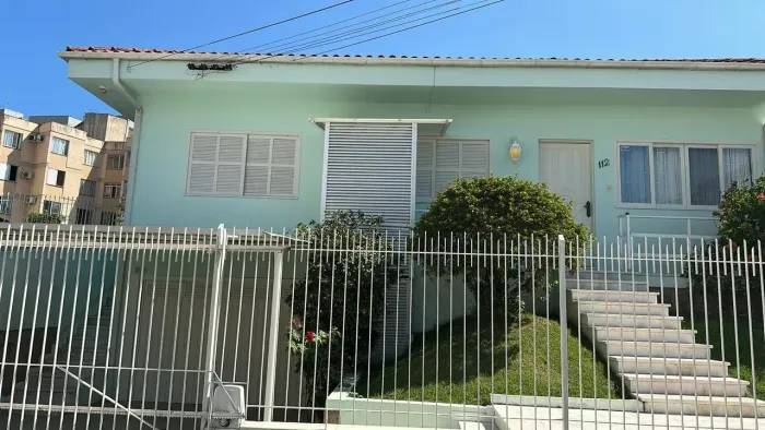 Imóvel para venda possui 185 metros quadrados com 4 quartos em Capoeiras - Florianópolis -