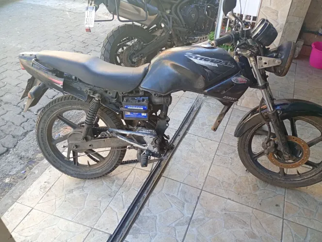 Moto compreta falta o chicote compreto e o motor