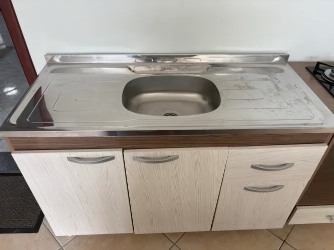 Armário e tampo de pia Inox.