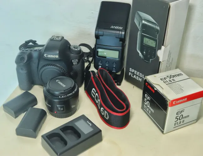 Camera Canon EOS 6D + Lente 50mm e Flash Speedlight