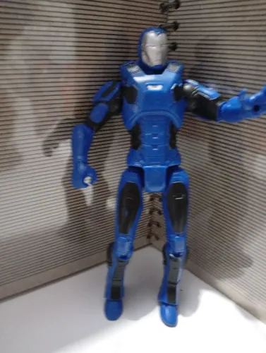 Boneco Marvel Gamerverse Homem de Ferro Atmosphere Armor da Hasbro (modelo E9866).