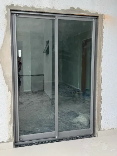 PORTA DE VIDRO SACADA E QUARTO 1,46 x 2,13