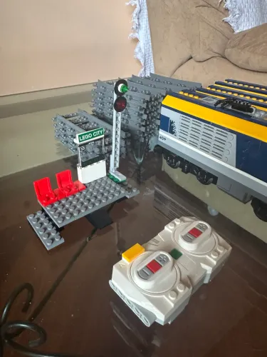 LEGO City 60197 Trem de Passageiros Motorizado Completo + Trilhos e Controle