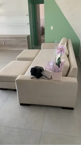 Sofá 3 metros em linho + 2 pufes