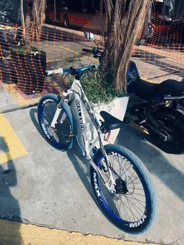 BICICLETA NOVA PRONTA PARA O PEDAL ARO 26