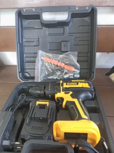 Parafusadeira Furadeira de Impacto Com 01 Bateria Com Maleta e Acessórios 28pcs