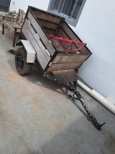 Carretinha com suspensão toda nova