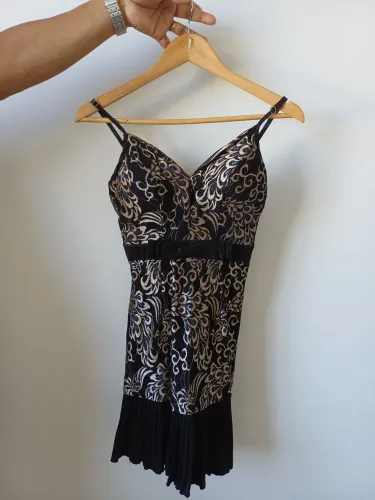 Vendo 2 vestidos de festas.
